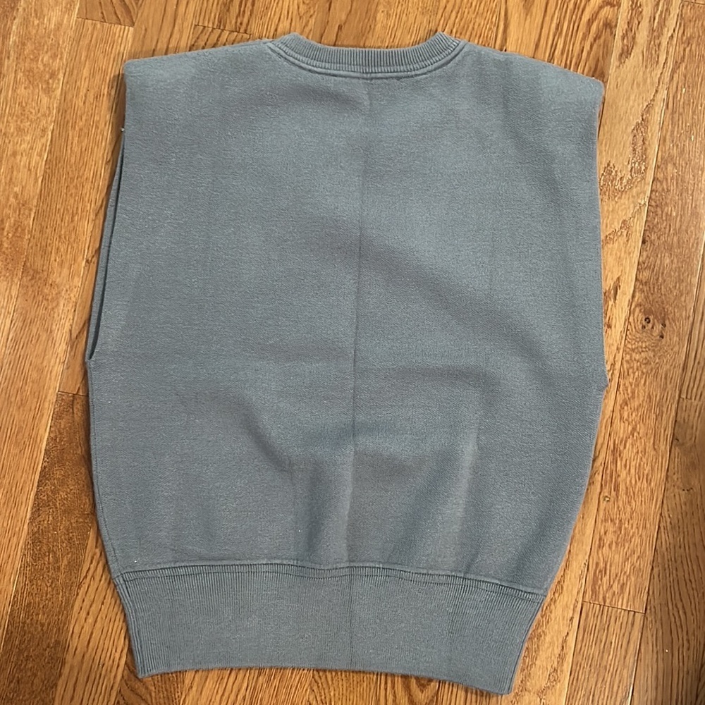 Zara Gray Sleeveless Knit Top - Picture 2 of 3